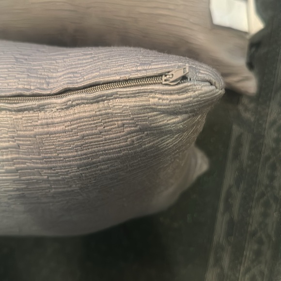 Decorative pillow Gray couture bu Commonwealth - Picture 3 of 7